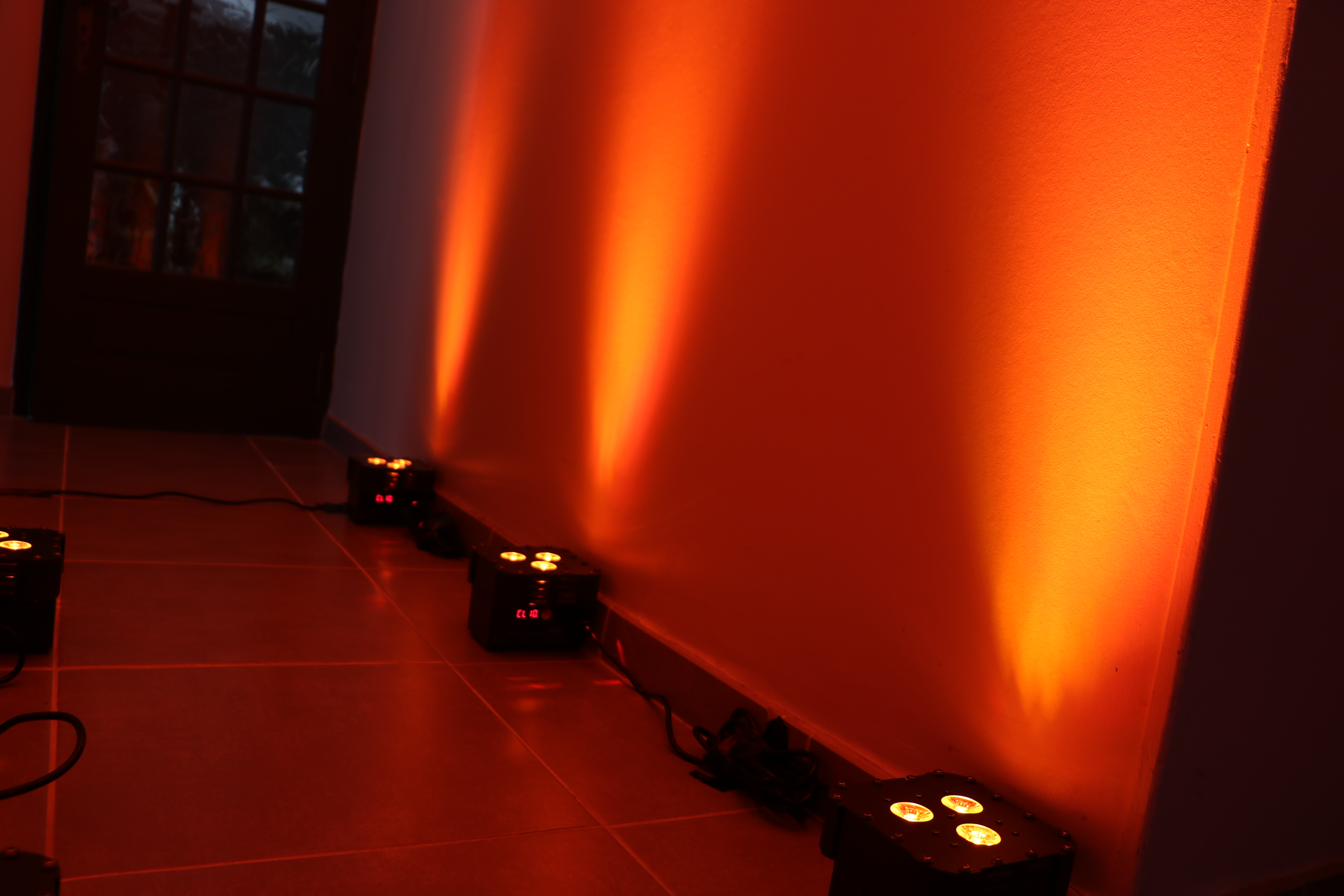 Léchage de mur - Eclairage architectural orange